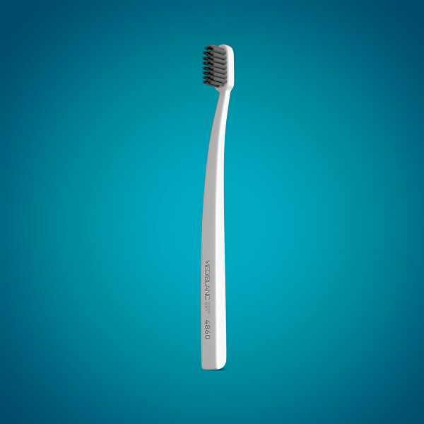 Zubní kartáček s uhlíkovými štětinami 4 ks