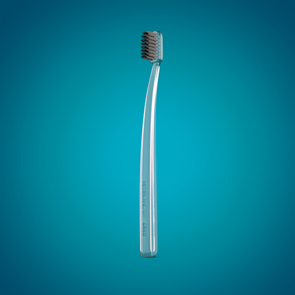 Zubní kartáček s uhlíkovými štětinami 4 ks