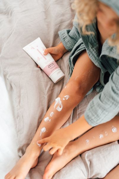 Zjemňující tělové mléko pro děti a miminka - náhradní náplň (Body Lotion Refill) 340 ml