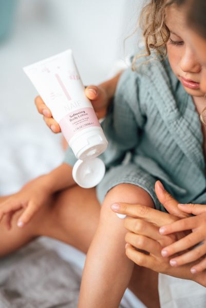 Zjemňující tělové mléko pro děti a miminka - náhradní náplň (Body Lotion Refill) 340 ml