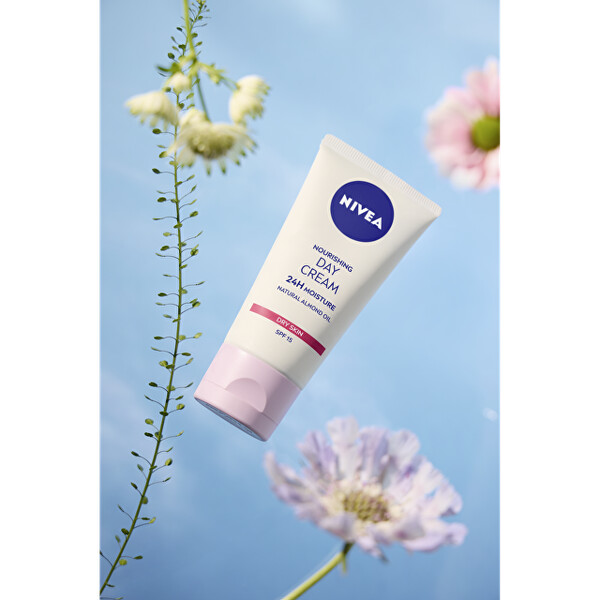 Výživný denní krém pro suchou pleť SPF 15 Essential (Nourishing Day Cream) 50 ml