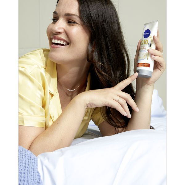 Zpevňující energizující tělové sérum Q10 (Firming and Energizing Body Serum-Lotion) 200 ml