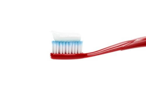 Zubní pasta pro bezpečné bělení zubů White Plus 100 ml