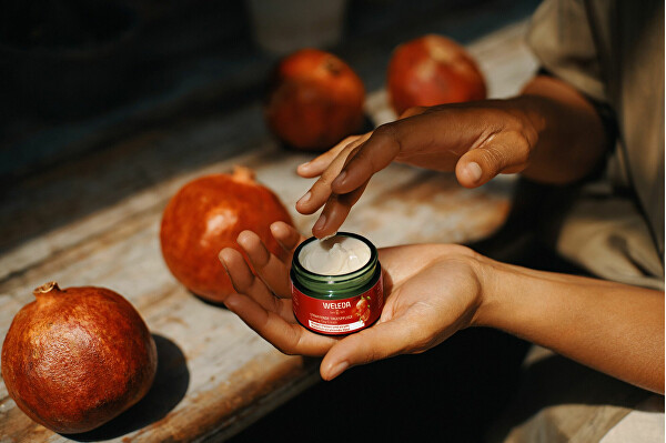 Zpevňující denní krém s granátovým jablkem a maca peptidy (Firming Day Cream) 40 ml