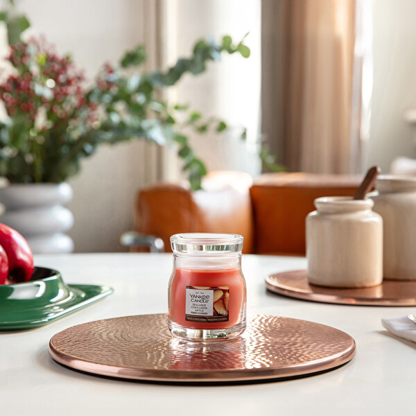 Aromatická svíčka Signature sklo malé Sugared Cinnamon Apple 110 g
