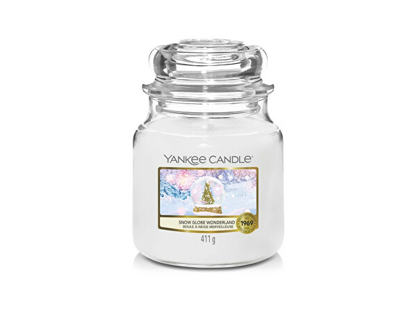Aromatická svíčka Classic střední Snow Globe Wonderland 411 g