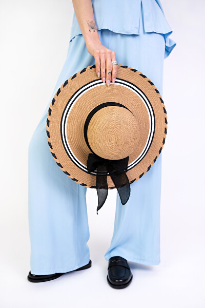 Pălărie de damă pentru vară