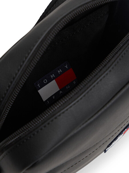 Crossbody taška Tjm Ess Daily AM0AM15026BDS