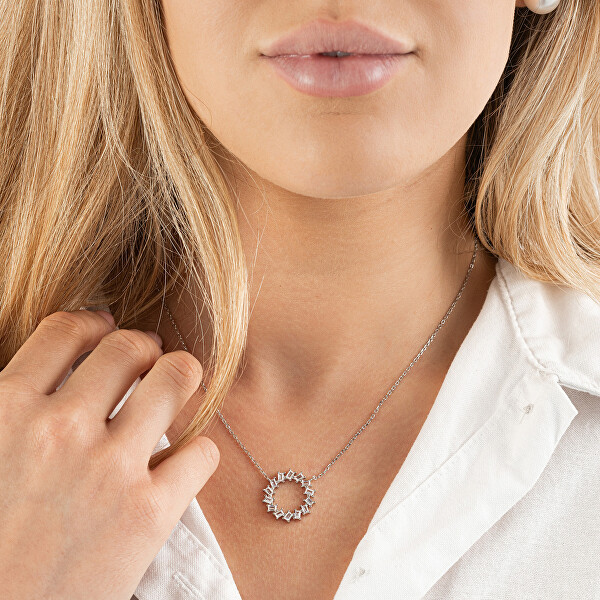 Trblietavý strieborný náhrdelník so zirkónmi AJNA0022