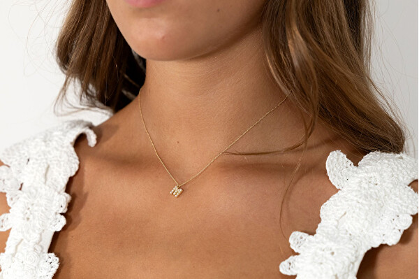 Pozlacený náhrdelník se Swarovski perličkami "M" AL4258.01.913
