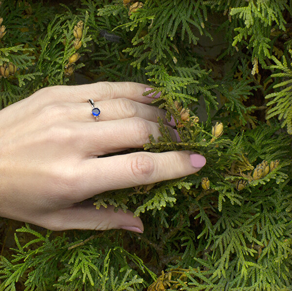 Krásný stříbrný prsten se zirkony AGG305L