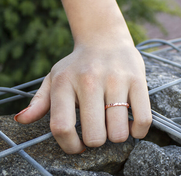 Pozlátený strieborný prsteň so srdiečkami AGG344-ROSE