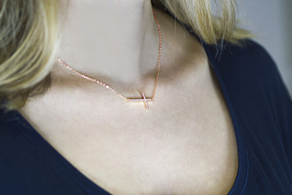 Růžově pozlacený stříbrný náhrdelník s křížkem AGS196/47-ROSE