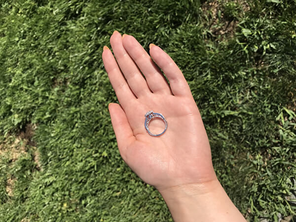 Stříbrný prsten s krystaly AGG185