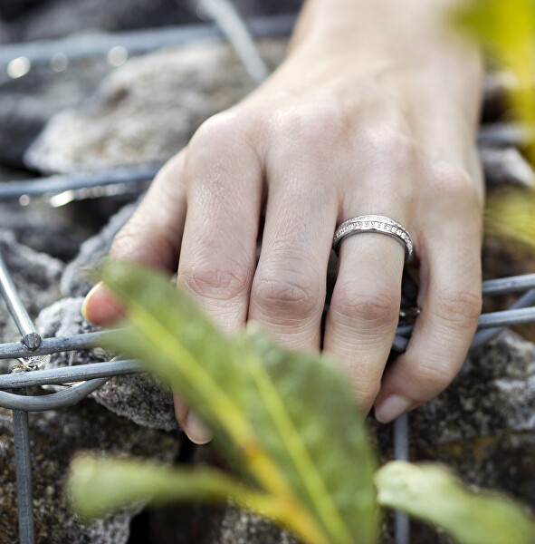 Stříbrný prsten s krystaly AGG203