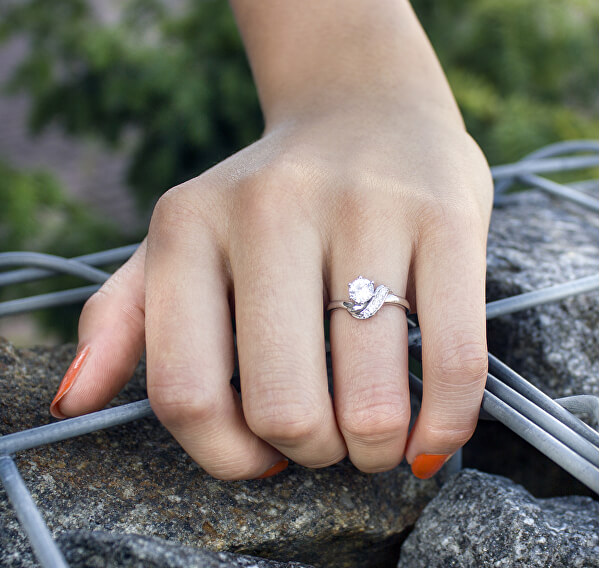 Stříbrný prsten se zirkony AGG345