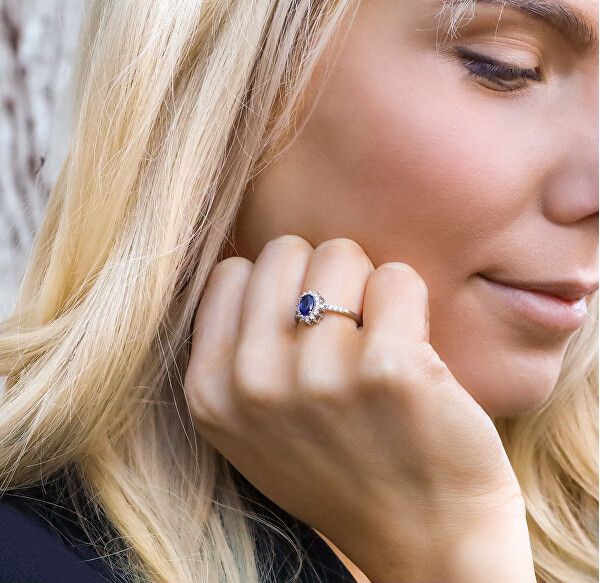 Strieborný zásnubný prsteň á la vojvodkyňa Kate AGG267