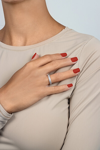 Blyštivý stříbrný prsten s čirými zirkony RI117W