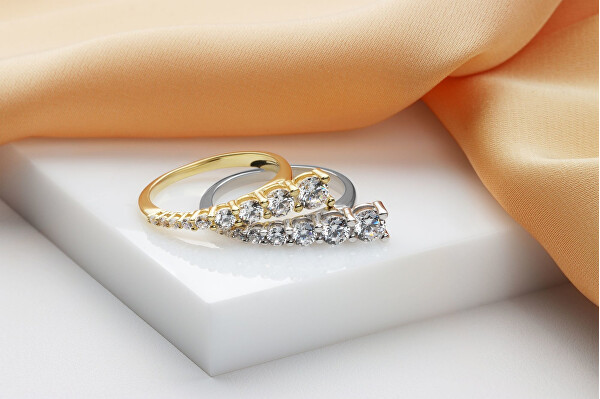 Elegante anello placcato oro con zirconi RI119Y