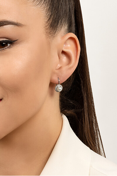 Eleganti orecchini in argento con perle EA229W
