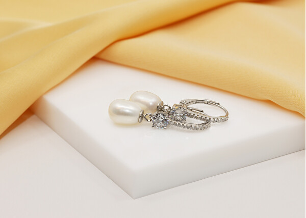 Elegantné strieborné náušnice s perlami EA634W
