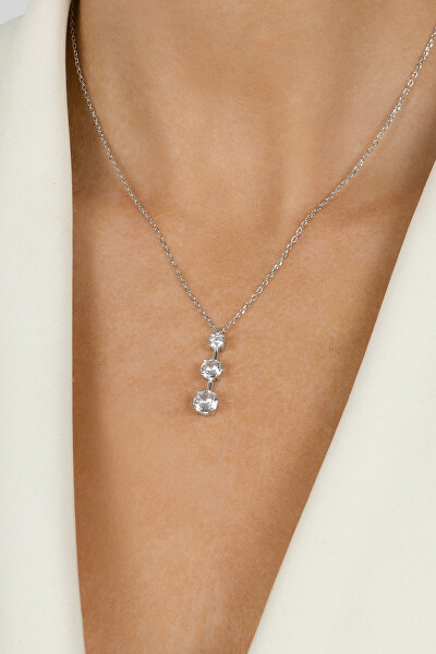 Elegantní stříbrný náhrdelník se zirkony NCL80W