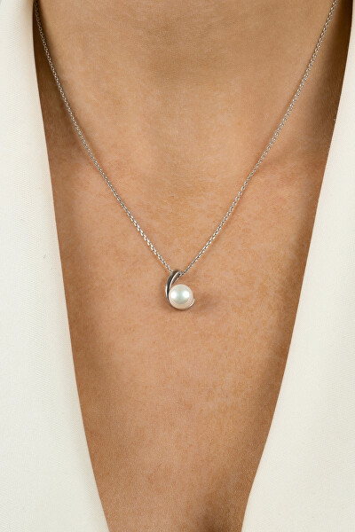 Elegantný strieborný prívesok s pravou perlou PT109W