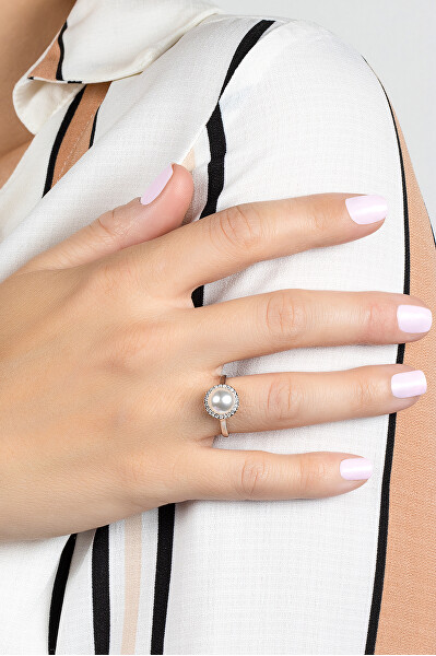 Elegantný strieborný prsteň s perlou a zirkónmi RI034W