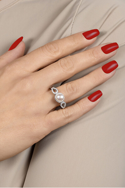 Elegáns ezüst gyűrű gyöngyökkel és cirkónium kövekkel RI068W