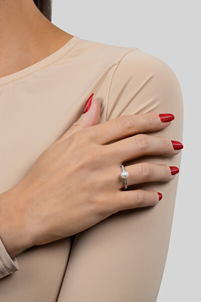 Elegantný strieborný prsteň s pravou perlou RI055W