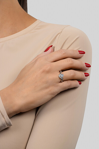 Elegantný strieborný prsteň so zirkónmi RI048W