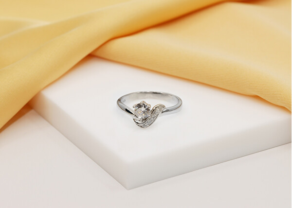 Elegáns ezüst gyűrű cirkónium kövekkel RI048W