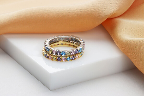 Hravý pozlacený prsten s barevnými zirkony RI116YRBW