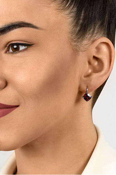 Módní stříbrné náušnice s červenými zirkony EA304WR