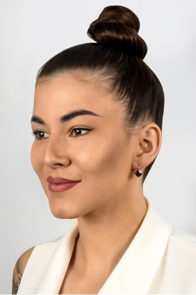 Módní stříbrné náušnice s červenými zirkony EA304WR