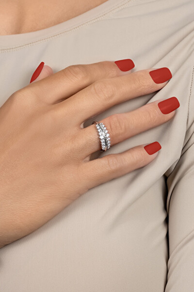 Módní stříbrný prsten s čirými zirkony RI120W
