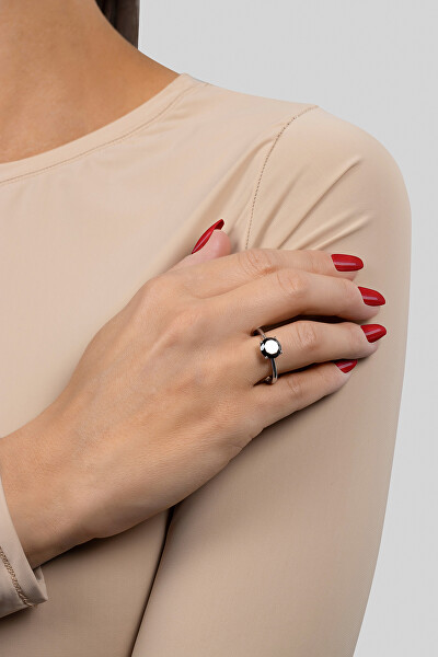Nadčasový stříbrný prsten s černým zirkonem RI057WBC