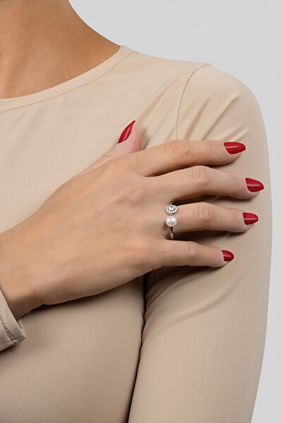 Elegantní stříbrný prsten s pravou perlou a zirkony RI062W