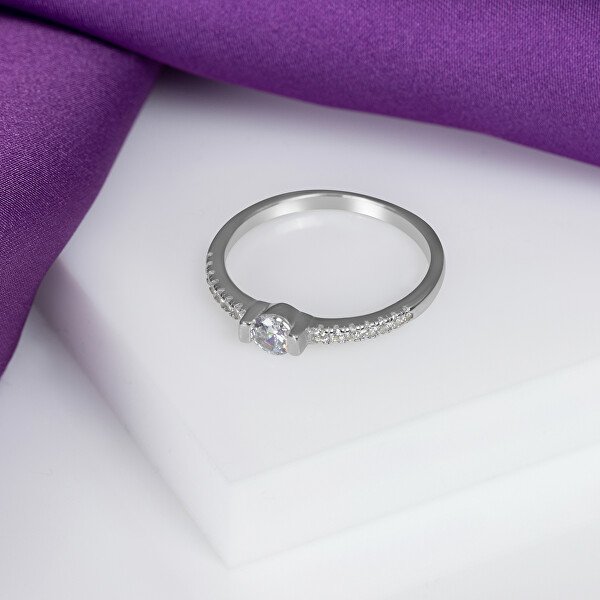 Nádherný stříbrný prsten se zirkony RI027W