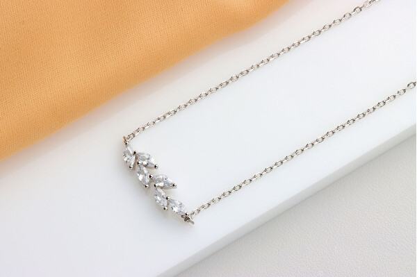 Něžný stříbrný náhrdelník se zirkony NCL96W