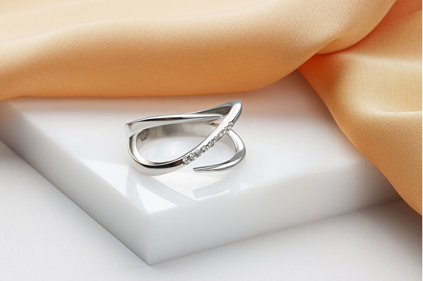 Originální stříbrný prsten s čirými zirkony RI097W