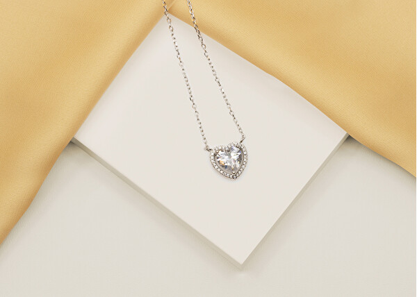 Oslnivý stříbrný náhrdelník se třpytivým srdíčkem NCL70W
