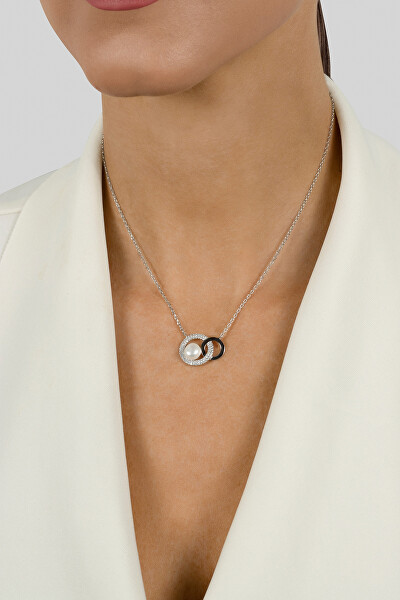 Půvabný stříbrný náhrdelník s pravou perlou NCL65W