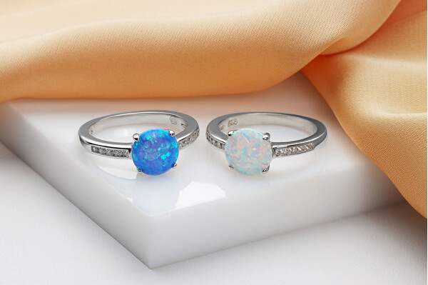Incantevole anello in argento con opale e zirconi RI107W
