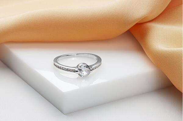 Gyönyörű cirkóniumkövekkel kirakott ezüst gyűrű RI024W