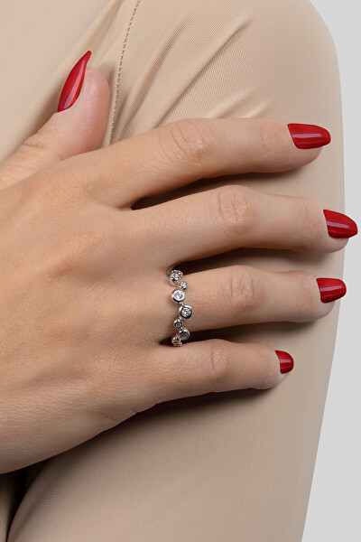 Pôvabný strieborný prsteň so zirkónmi RI060W