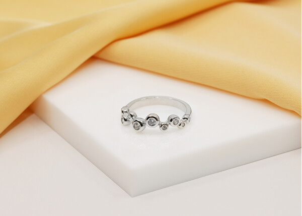 Gyönyörű cirkóniumkövekkel kirakott ezüst gyűrű RI060W