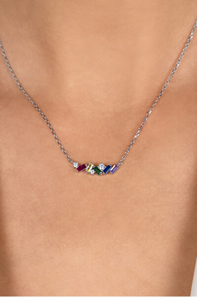 Slušivý stříbrný náhrdelník s barevnými zirkony NCL125W