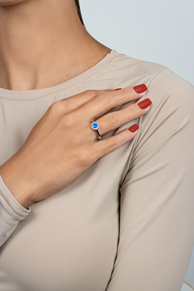 Strieborný prsteň s modrým syntetickým opálom a zirkónmi RI110WB