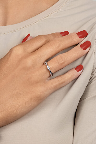 Stříbrný zásnubní prsten se zirkony RI102W